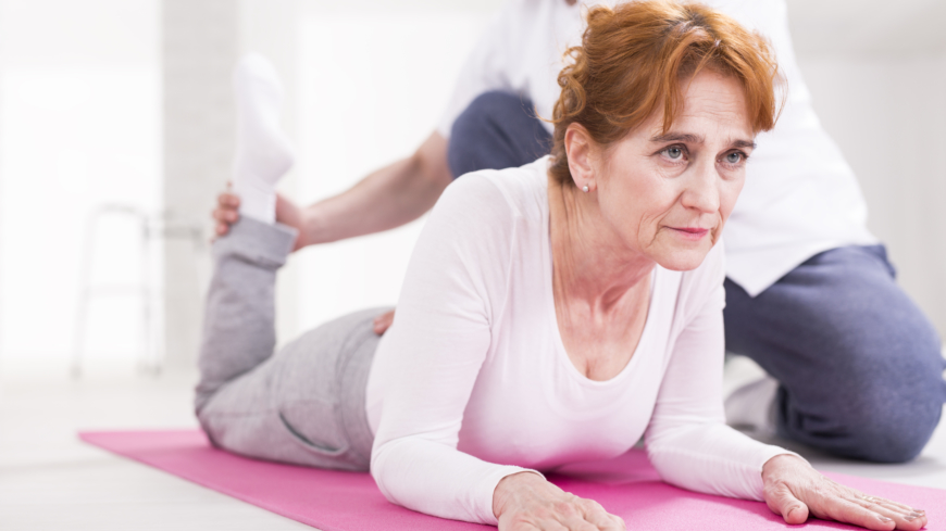 Lederna slits inte genom att man rör på sig. Tvärtom har man sett att motion och en aktiv livsstil minskar värken och ökar funktionen i lederna. Foto: Shutterstock